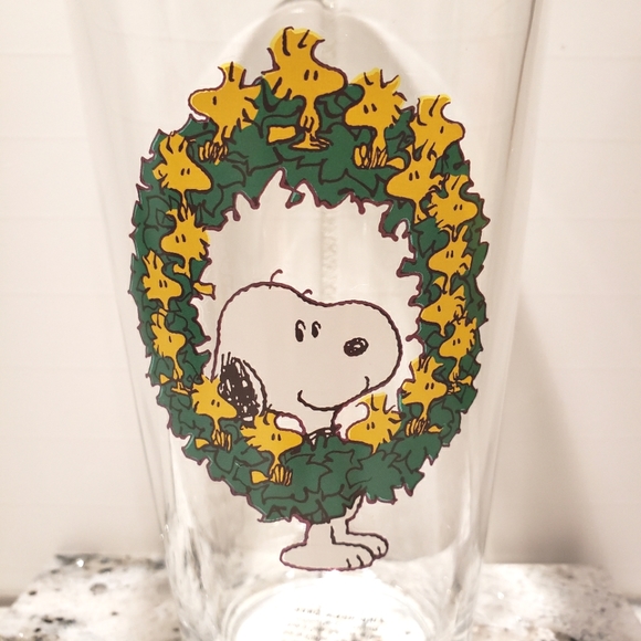 Snoopy drinking glass. - Picture 3 of 3